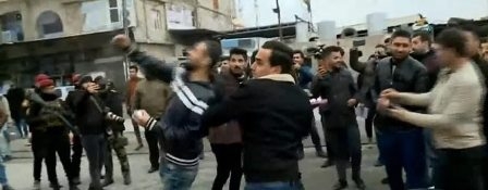 خريجون كورد يحتجون على التوزيع 